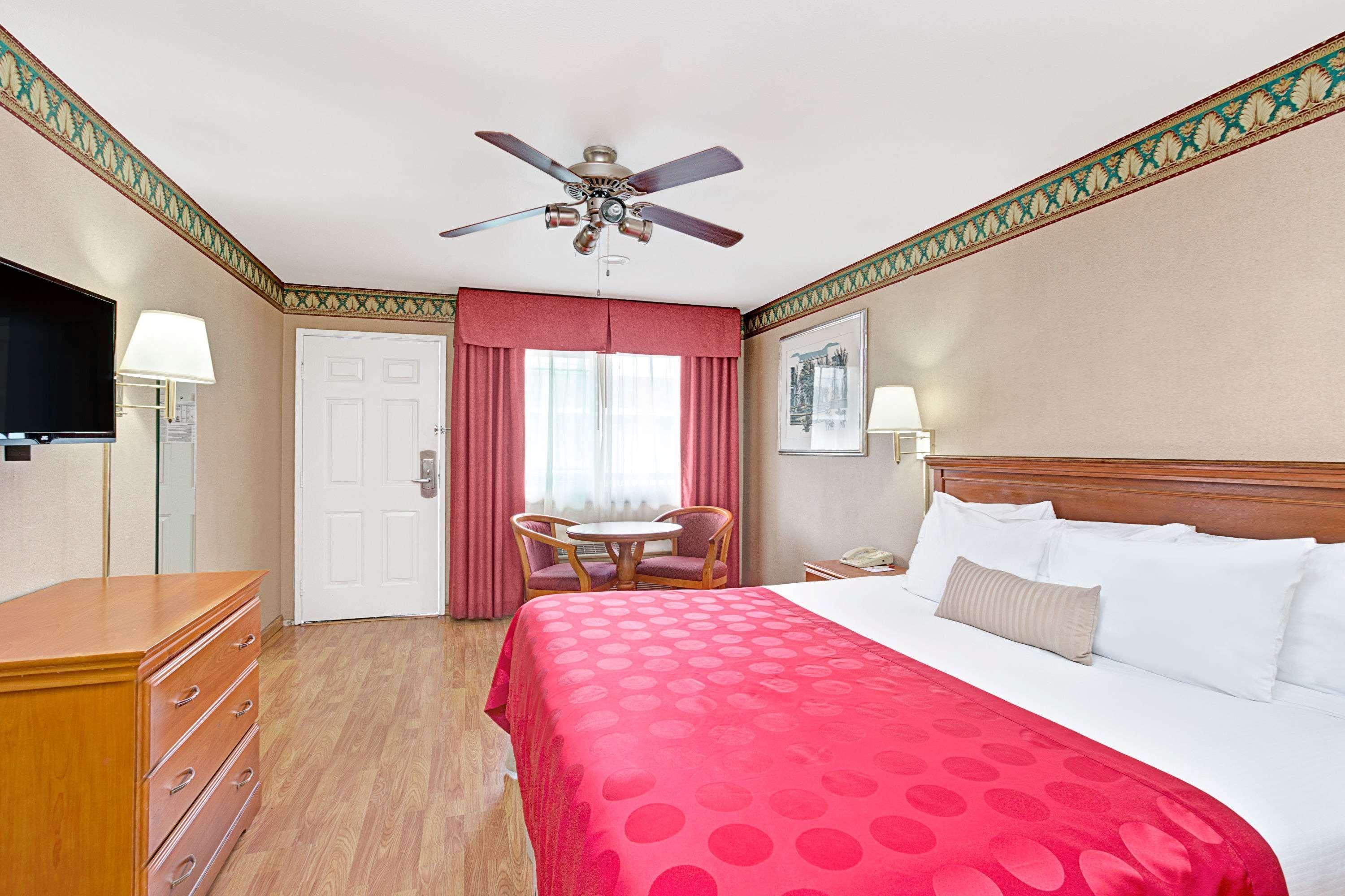 Ramada By Wyndham Redondo Beach Extérieur photo