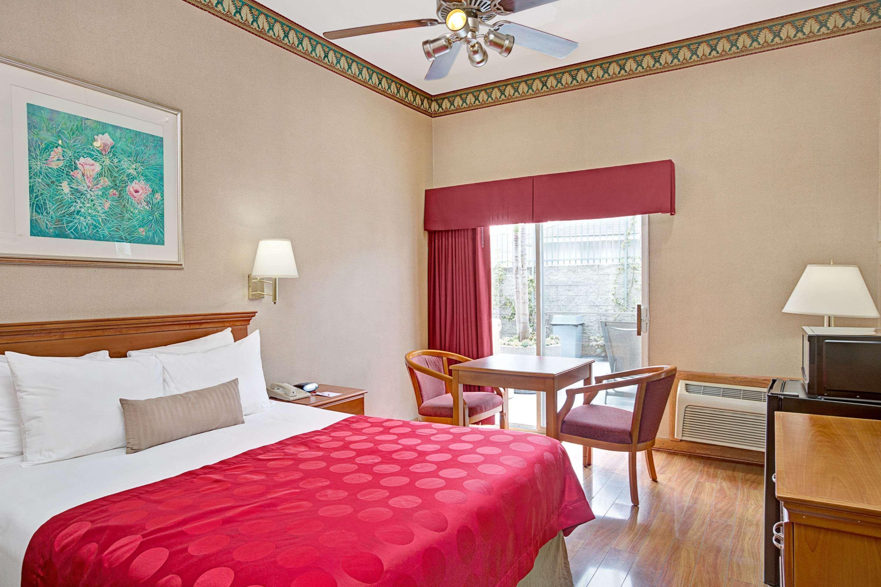 Ramada By Wyndham Redondo Beach Extérieur photo