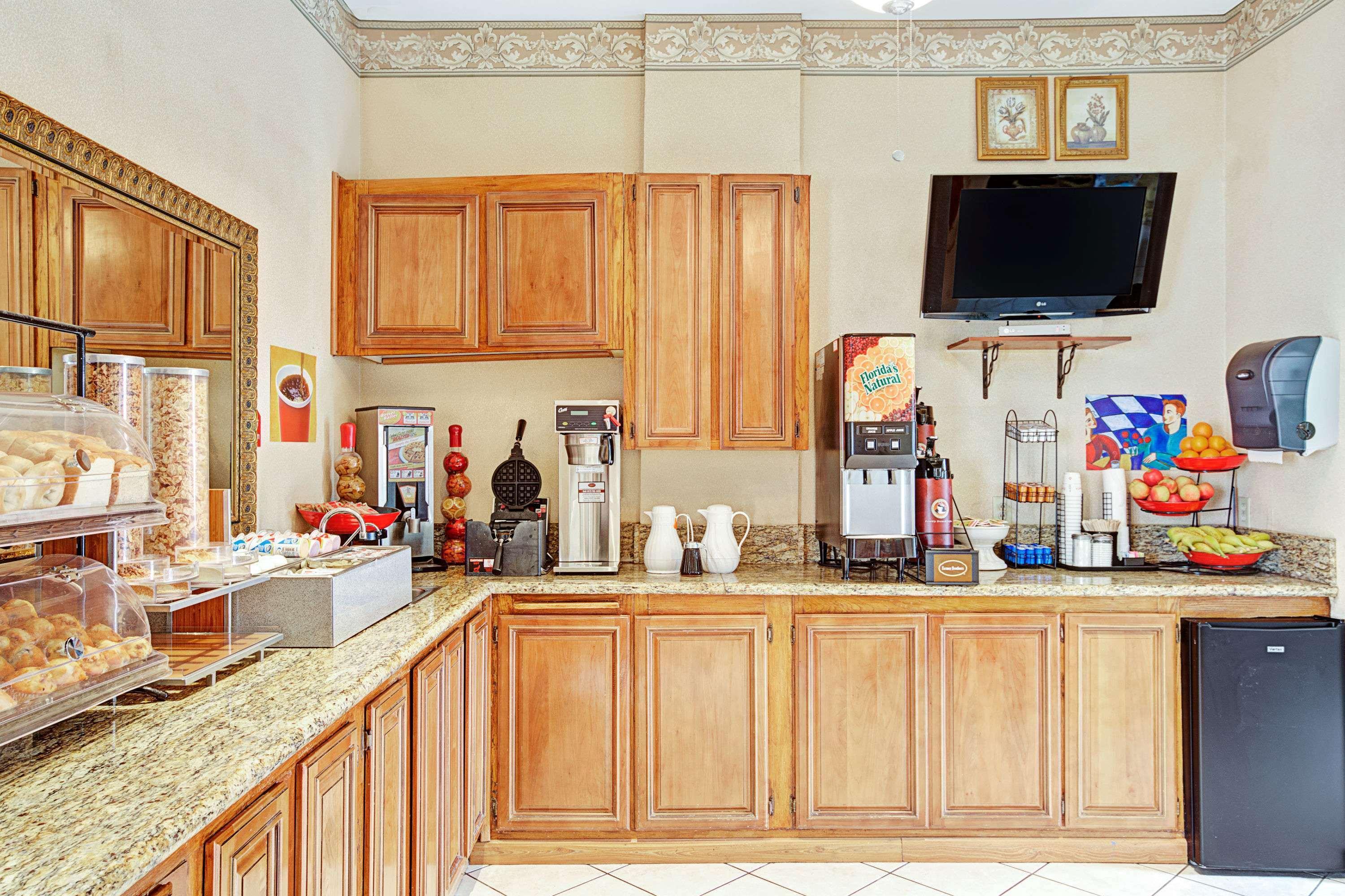 Ramada By Wyndham Redondo Beach Extérieur photo