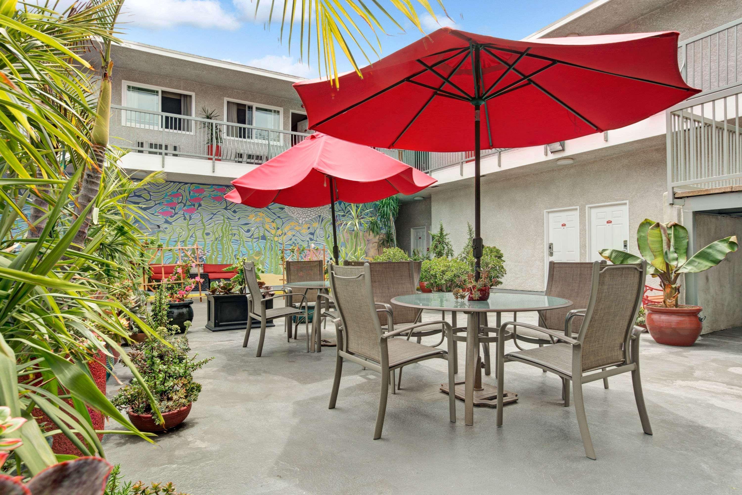 Ramada By Wyndham Redondo Beach Extérieur photo