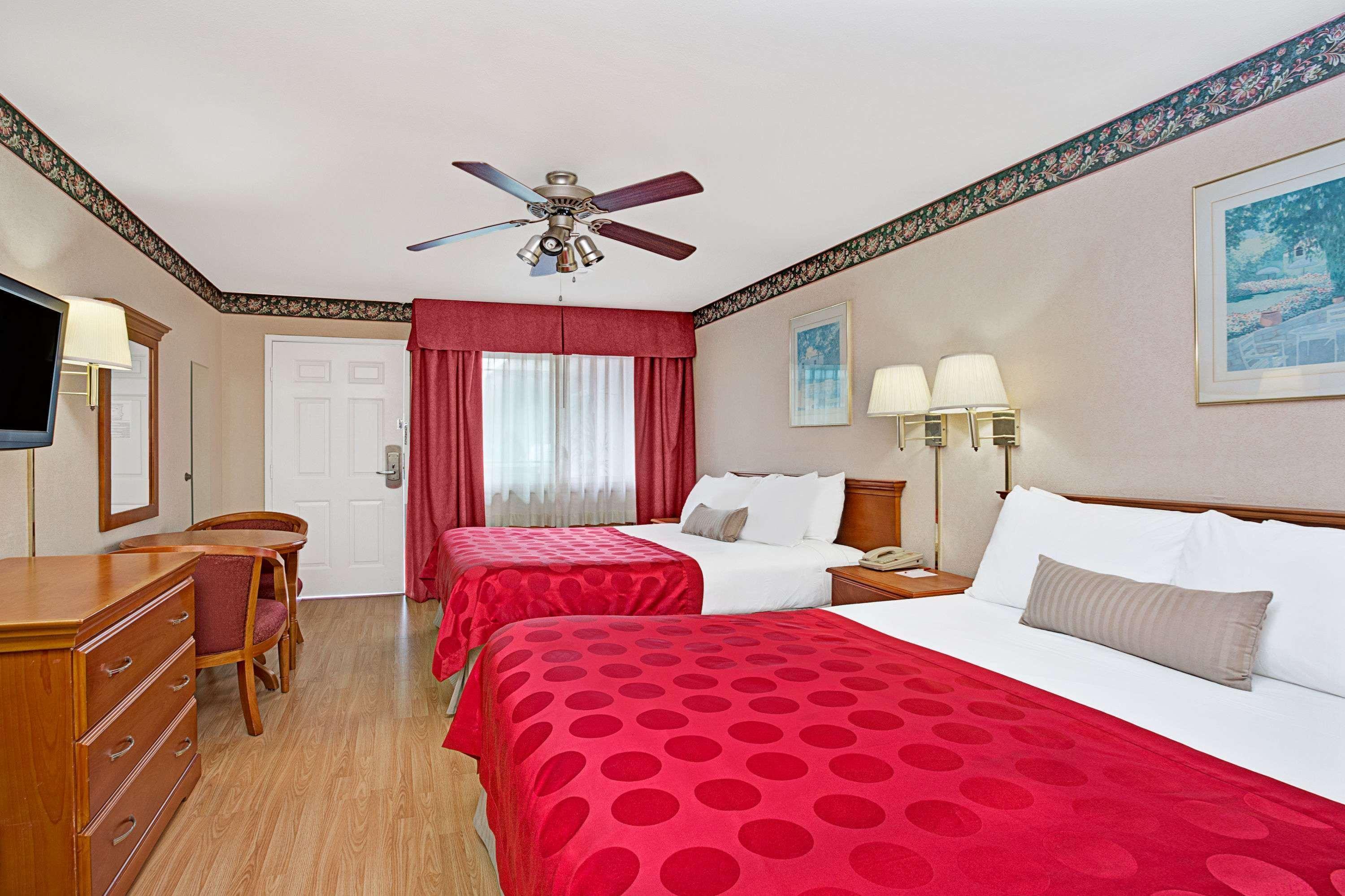 Ramada By Wyndham Redondo Beach Extérieur photo