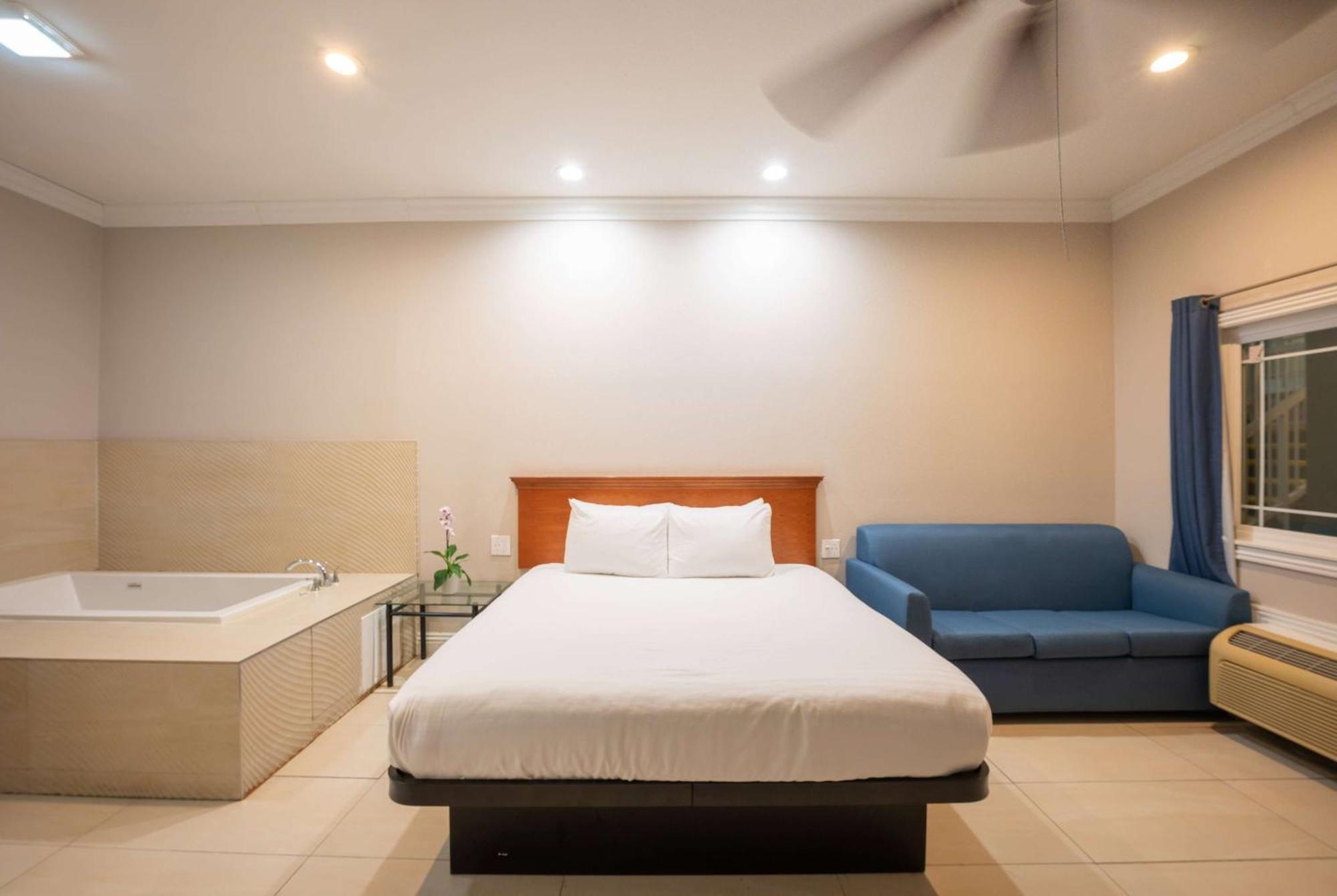 Ramada By Wyndham Redondo Beach Extérieur photo