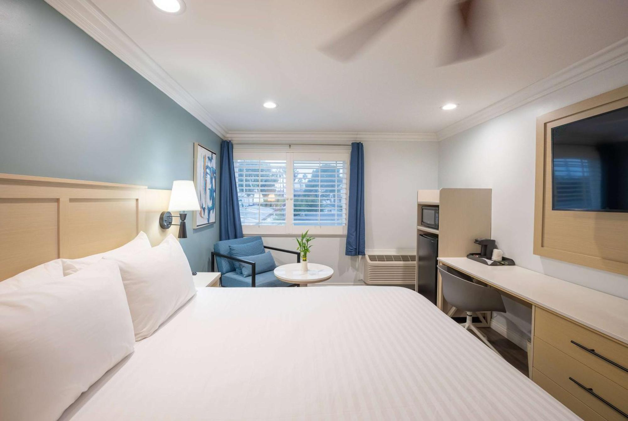 Ramada By Wyndham Redondo Beach Extérieur photo