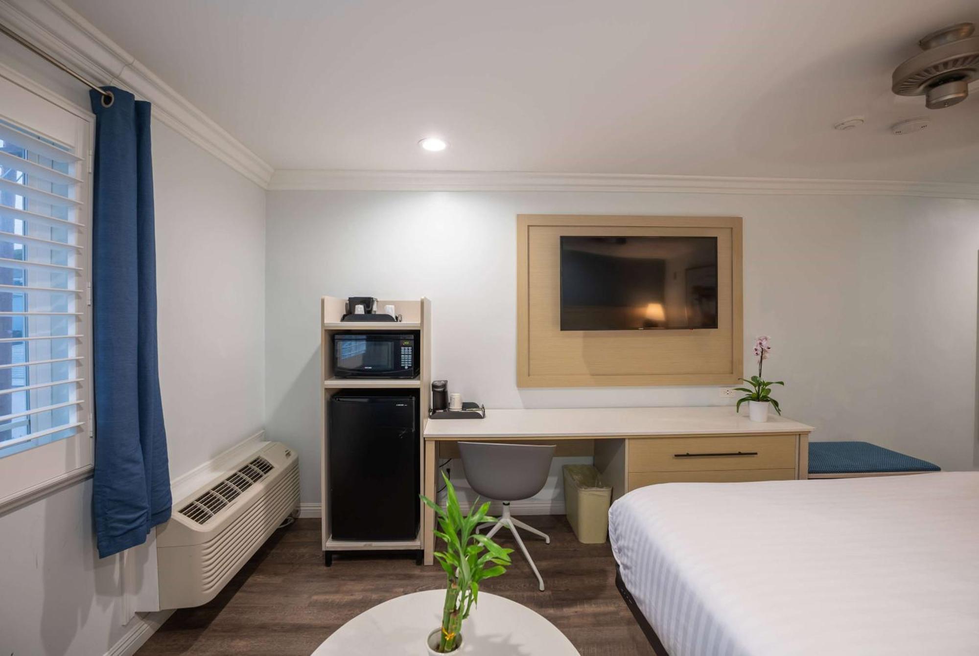 Ramada By Wyndham Redondo Beach Extérieur photo